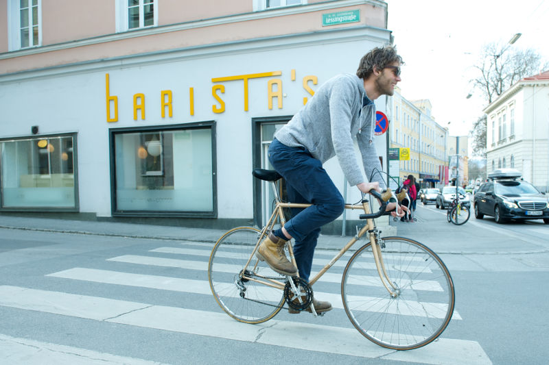 Cyclist in Graz_cycle traffic