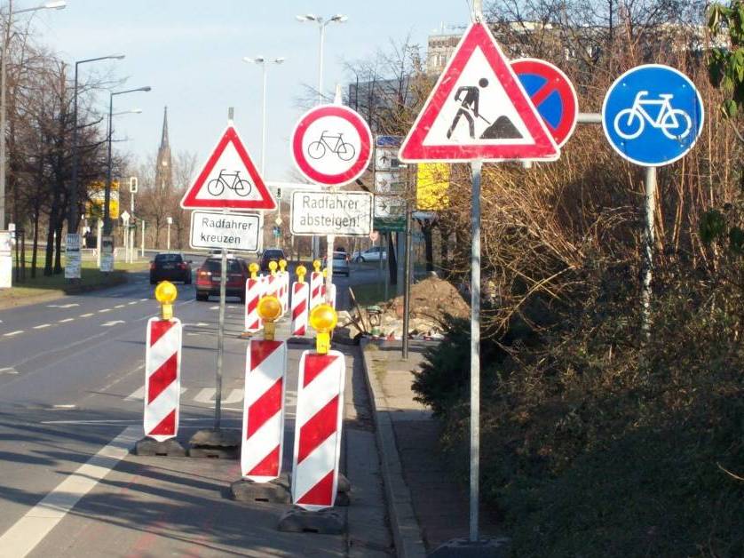 Überregulierung Radverkehrszeichen Schilderwald Radfahrerfrei Stvo